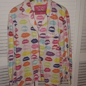 Victoria Secret kisses pajamas up